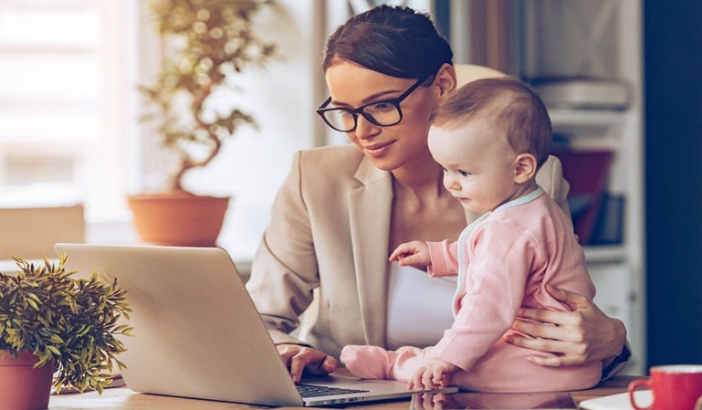 Las autónomas podrán bonificarse por maternidad aunque no se den de baja